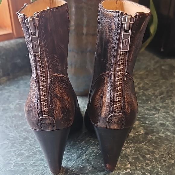 Frye Women's Brown Leather Ankle Boots - Picture 3 of 5